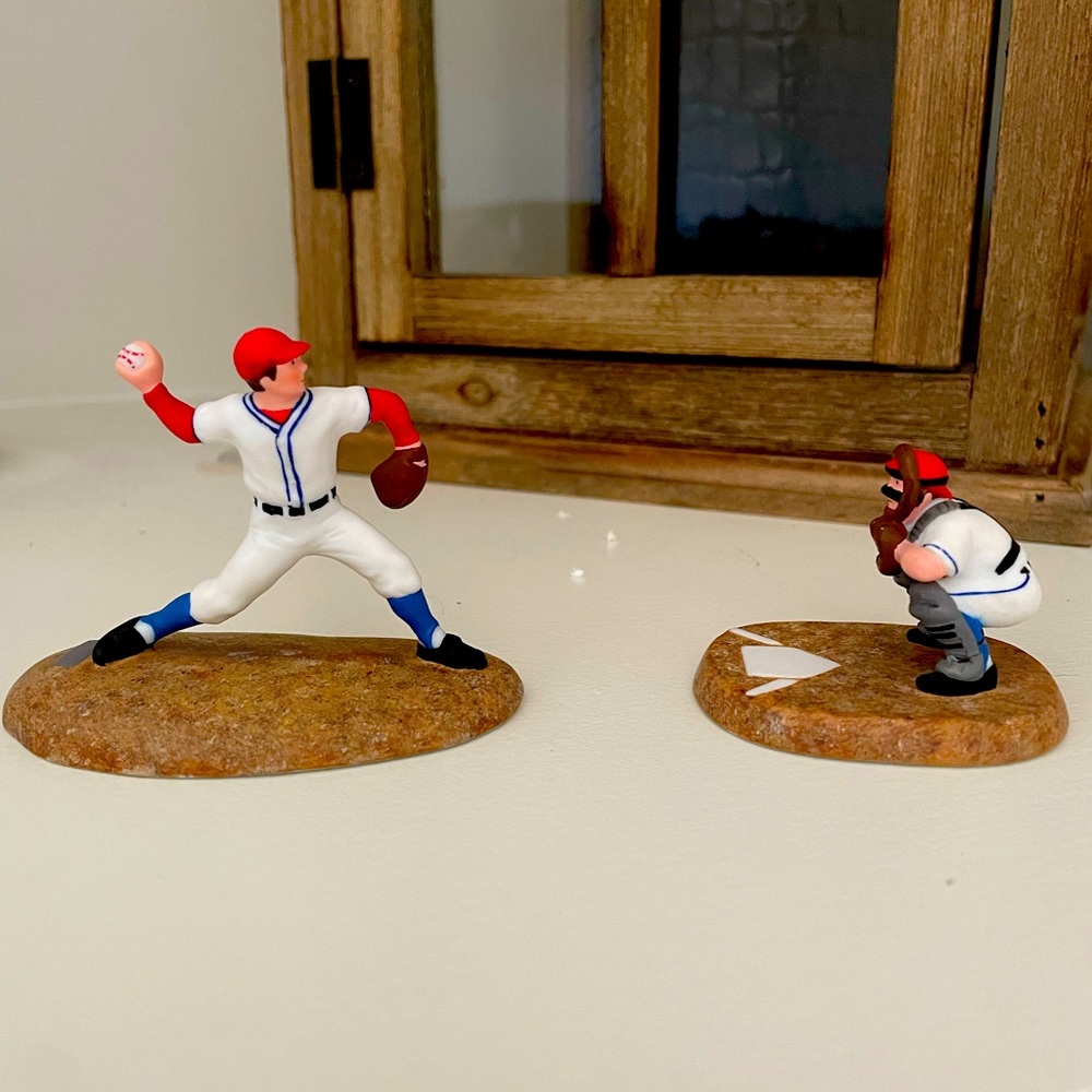 Department 56 Christmas in the City Warming Up figure set